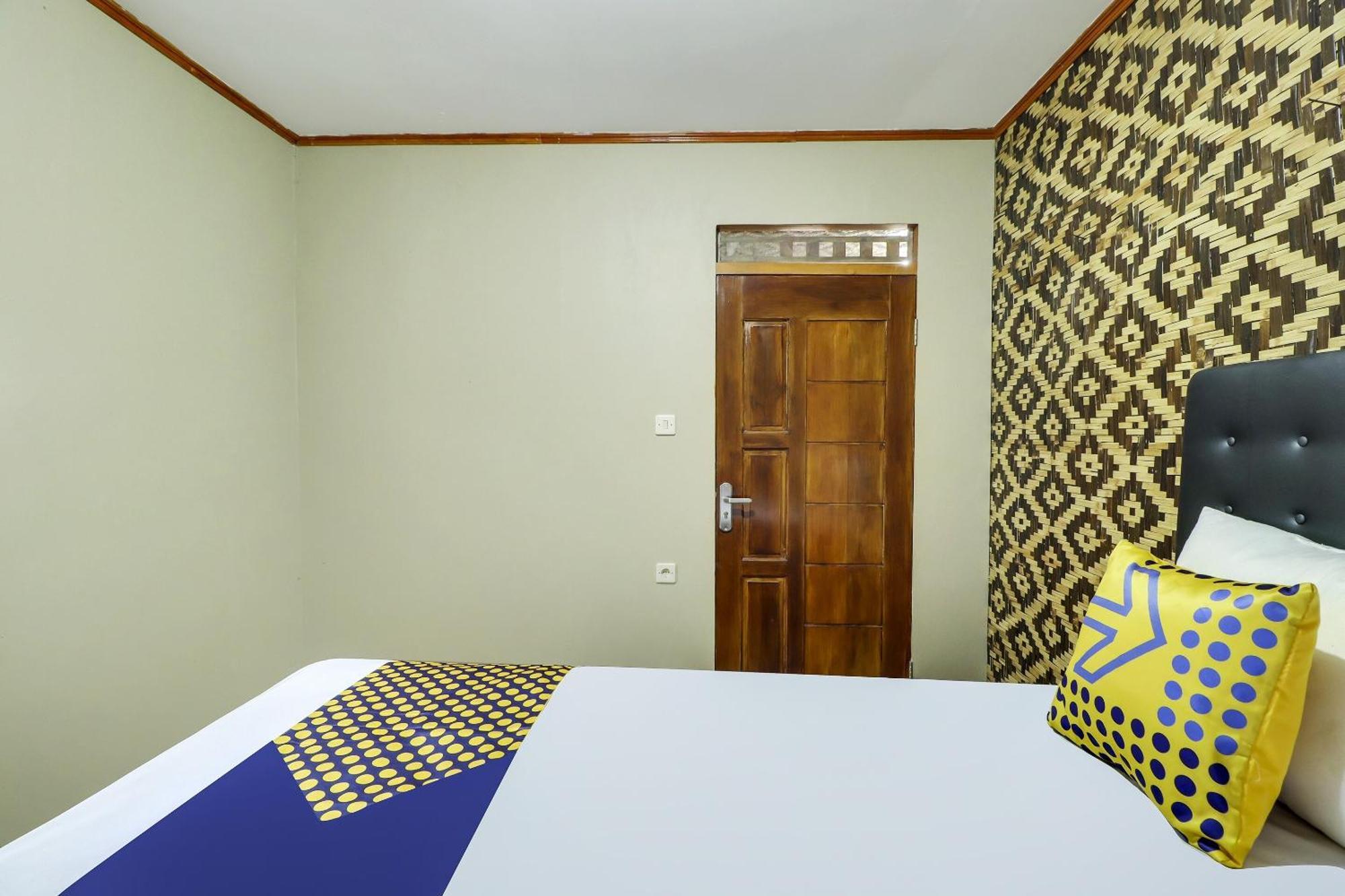 OYO Homes 90956 Desa Wisata Guranteng Pendjalu Exterior foto