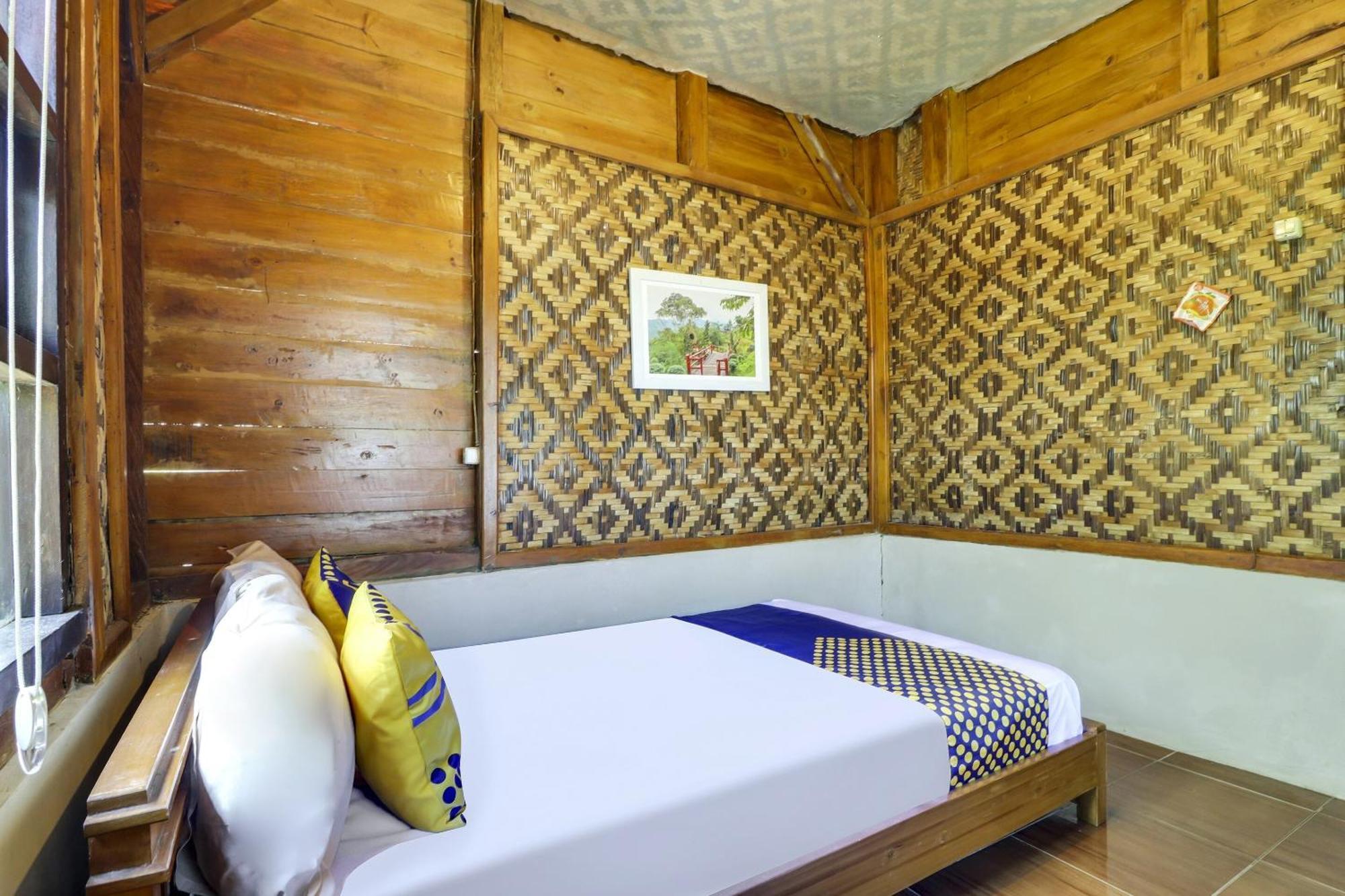OYO Homes 90956 Desa Wisata Guranteng Pendjalu Exterior foto