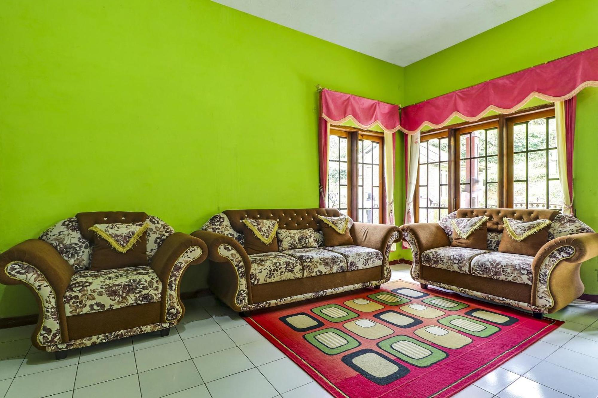 OYO Homes 90956 Desa Wisata Guranteng Pendjalu Exterior foto