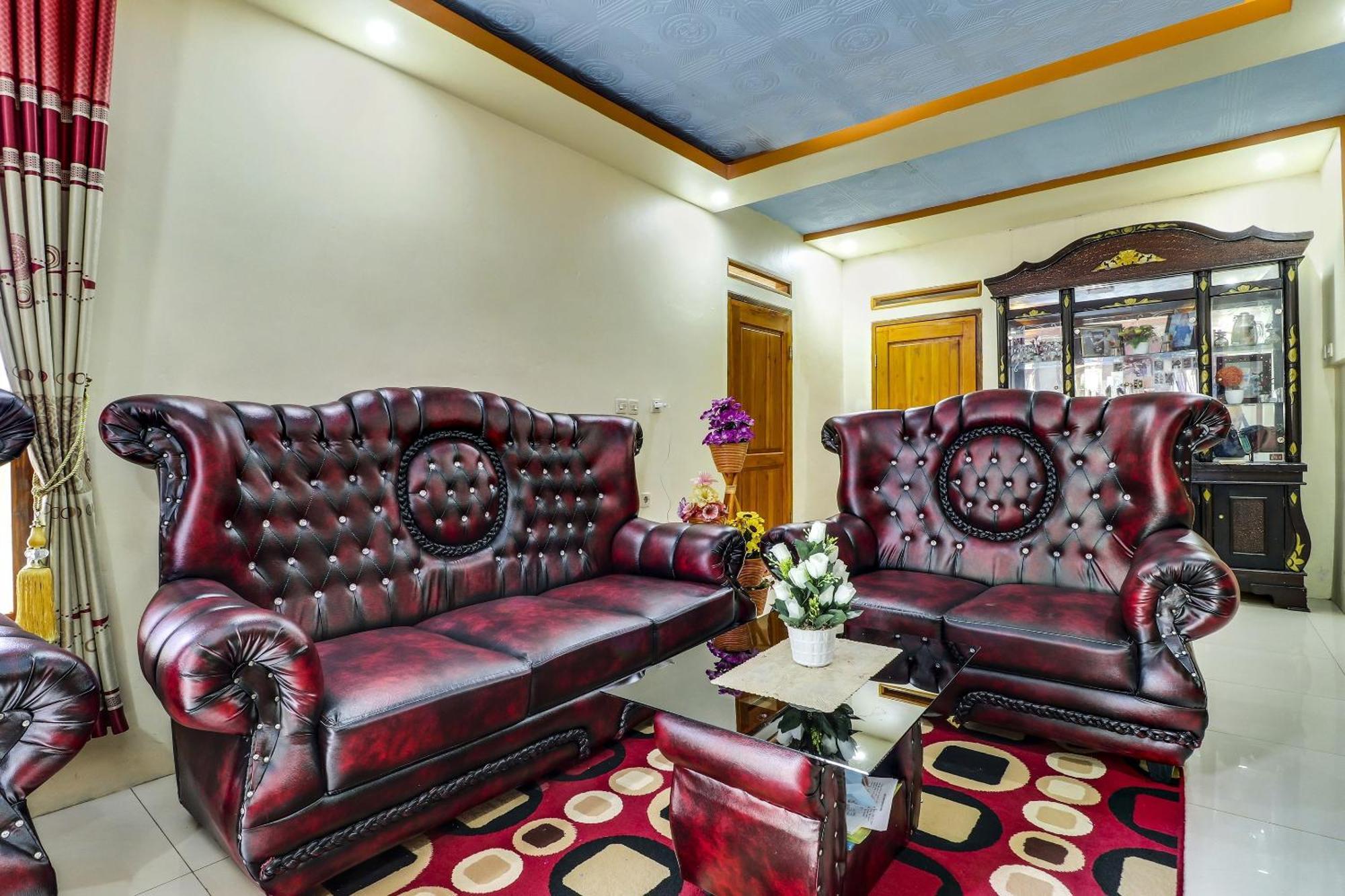 OYO Homes 90956 Desa Wisata Guranteng Pendjalu Exterior foto
